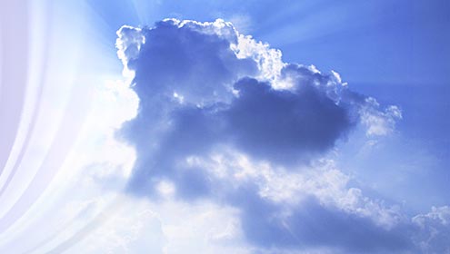 Schwere dunkel-blaue Wolken verdecken das Sonnenlicht. Massage: durch eine Behandlung mit der ACME-Hypnose lichtet sich Ihr Gedankenhimmel und Sie können ohne Probleme in sonnigen Gedanken Ihr Leben genießen!